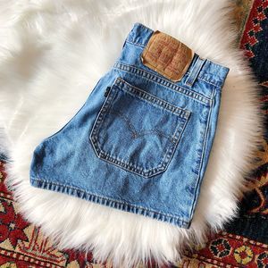 LEVI VINTAGE HIGHWAISTED SHORTS